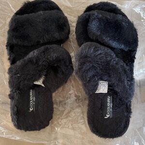 Koolaburra Women's Plush Black Slippers